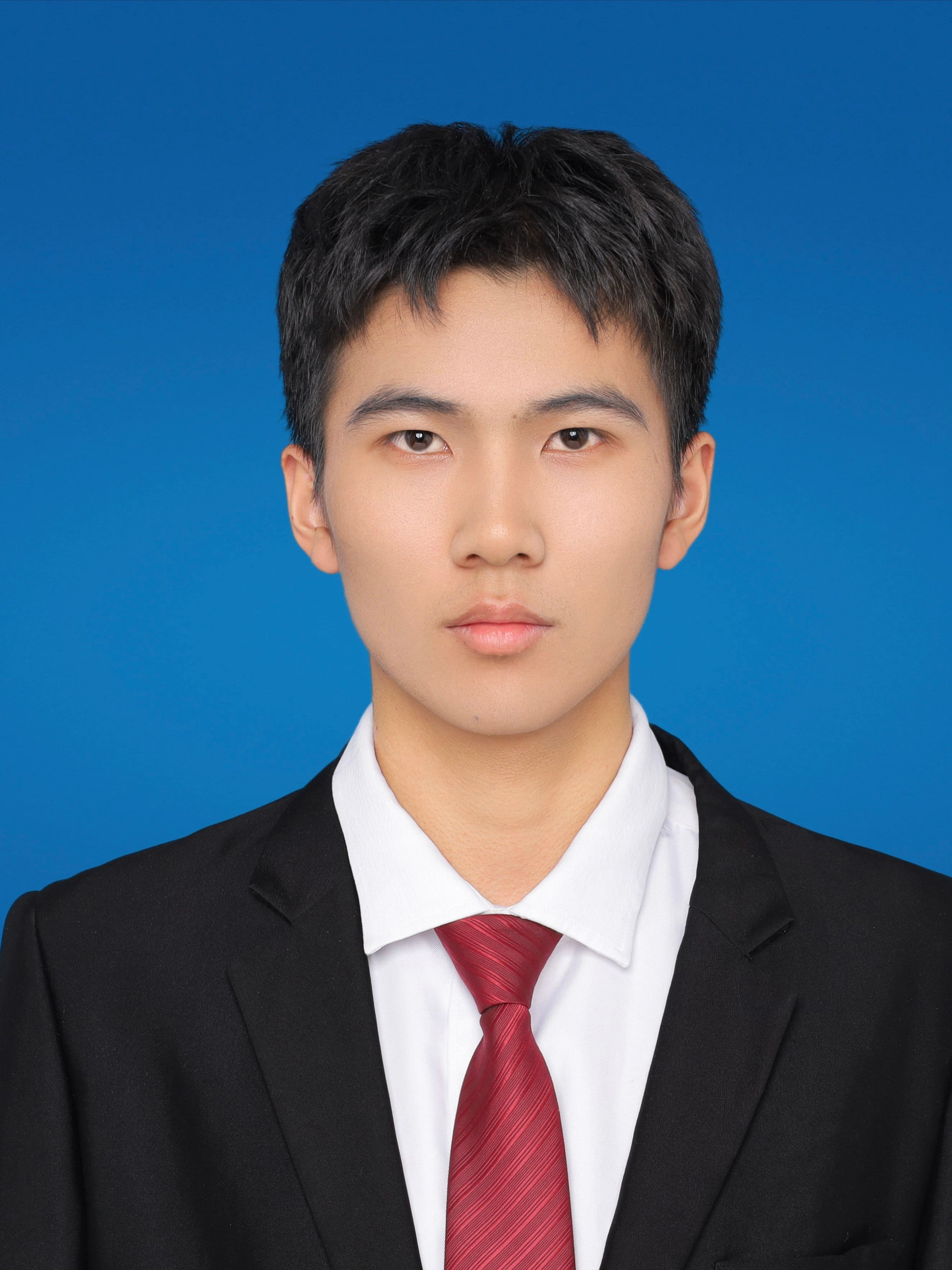 袁锐证件照